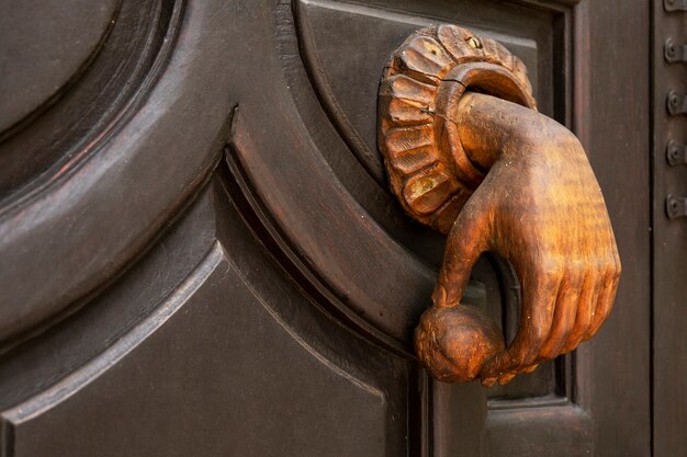 The History of the Door Knob and Its Early Innovators