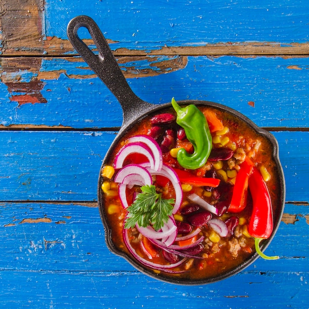 Free photo colorful mexican cooking pot