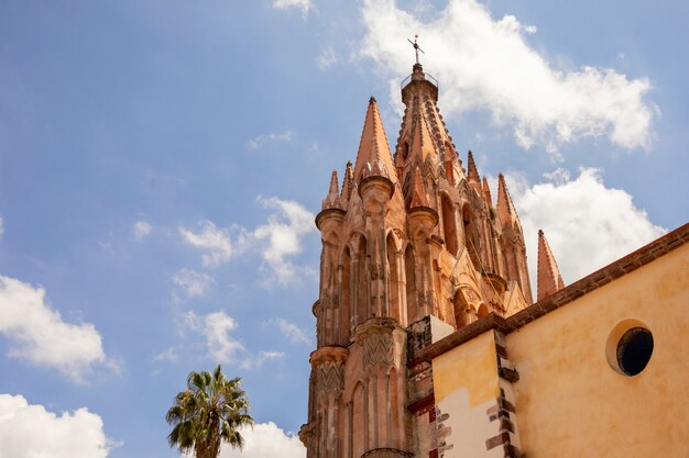 カラフルなメキシコの都市建築と風景