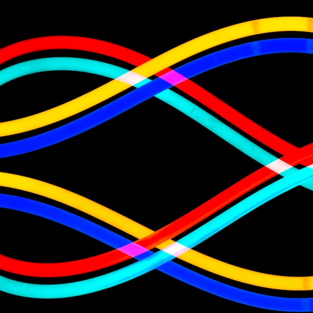 Бесплатное фото Цветная неоновая легкая трубка в волнообразном узоре