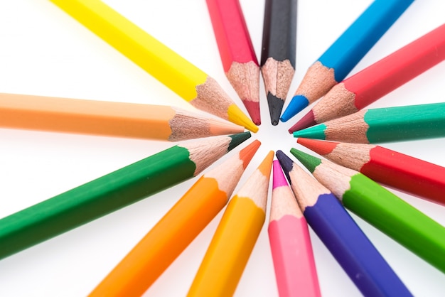 Красочный карандаш, изолированных на белом фоне