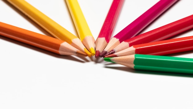 복사 공간 다채로운 연필 개념