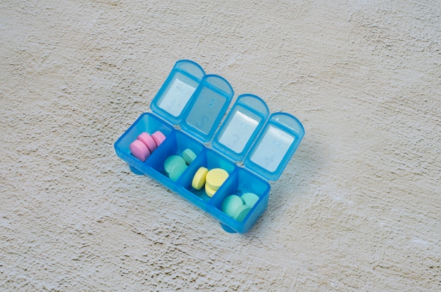 상자 배열에 다채로운 약