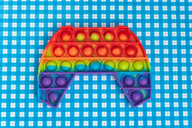 Foto gratuita giocattolo pop it colorato su sfondo - primo piano
