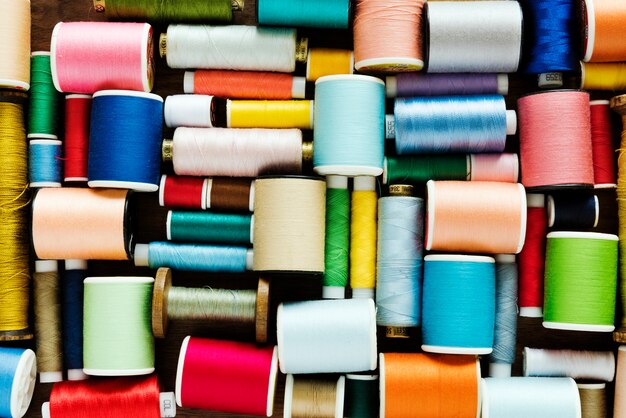 色とりどりの縫糸