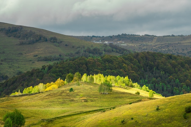 Красочный снимок долины Понор, Альба, горы Апусени, Карпаты
