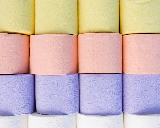 Красочные рулоны туалетной бумаги