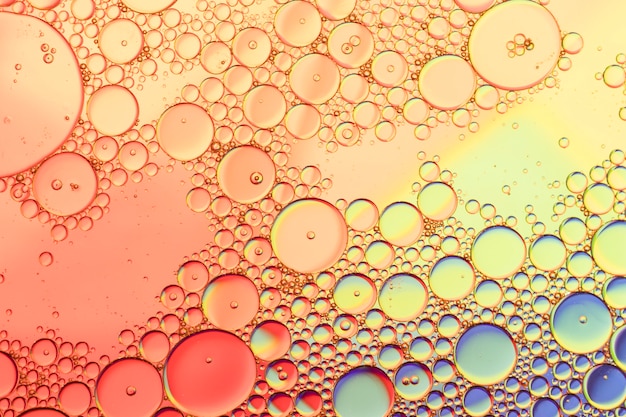 カラフルなオイルインクの泡と滴