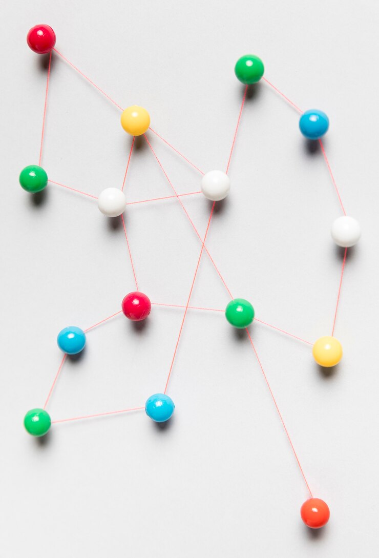 मुफ़्त फोटो colourful pins top view map