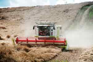 Free photo combine harvester machine