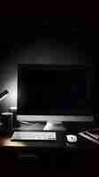 Бесплатное фото Удобное рабочее место с компьютерной клавиатурой и мышью на темном фоне