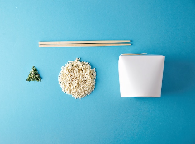 Free photo commercial retail set of takeaway wok business: blank box
