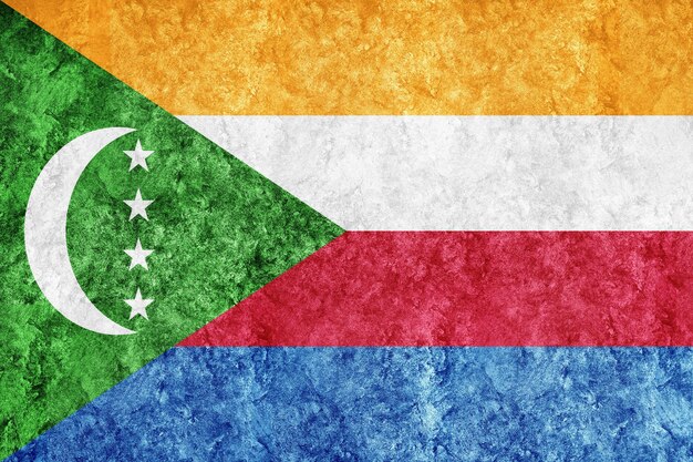 Коморские острова Металлический флаг, текстурированный флаг, гранж-флаг