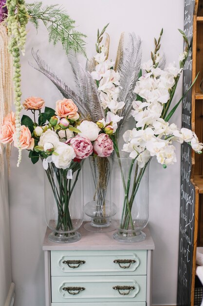 Композиционные вазы с цветами