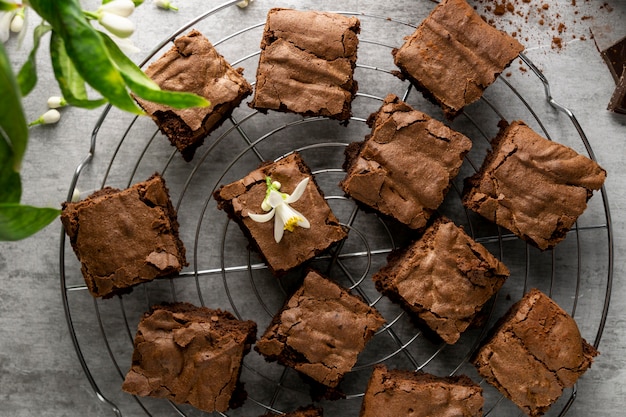 Foto gratuita composizione di deliziosi dolci fatti in casa