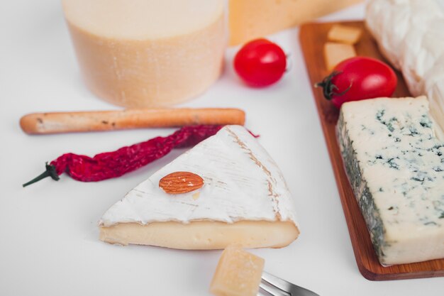 さまざまな種類のチーズの組成