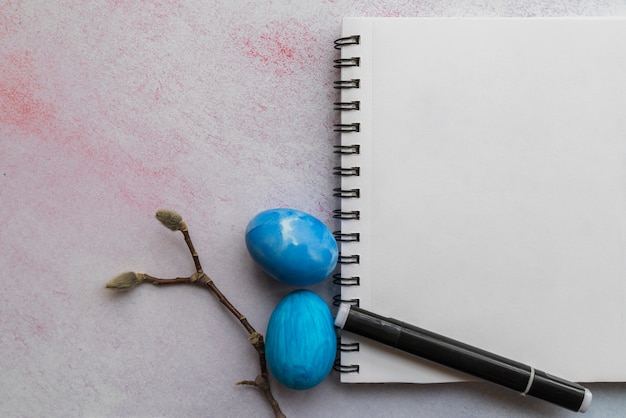 Free photo composition of easter attributes