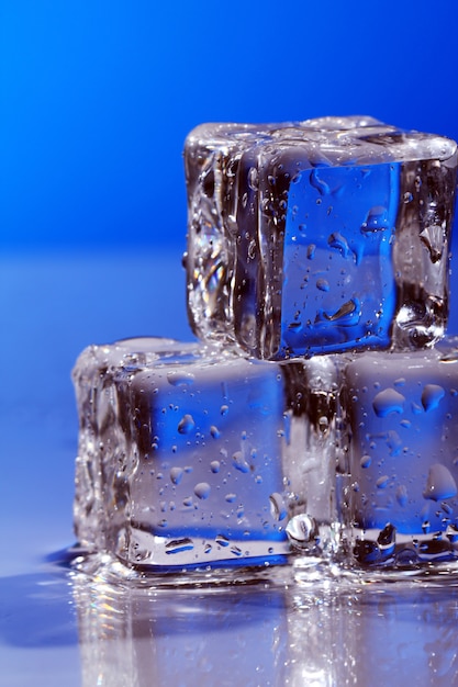 Free photo composition of ice cubes