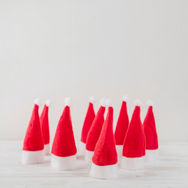 Foto gratuita composizione del cappello di babbo natale