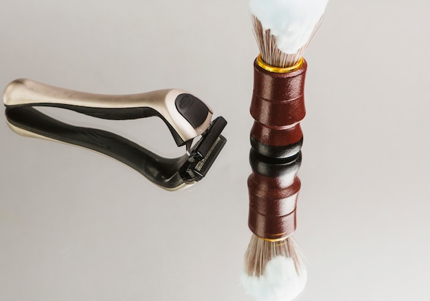 Free photo composition of shaving objects