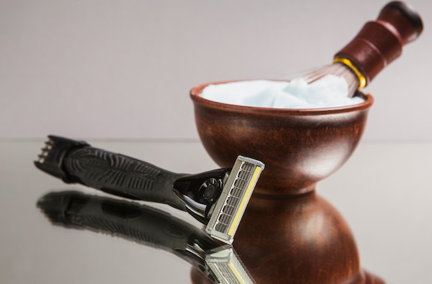 Free photo composition of shaving objects