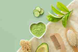 Free photo composition of spa treatment cucumber cream