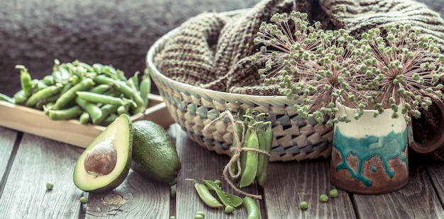 Composition with avocado and green peas