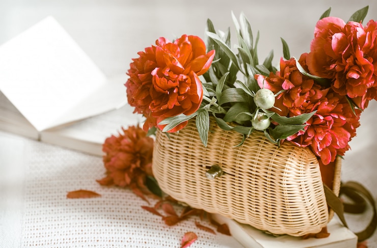Free Photo composition with beautiful fresh flowers