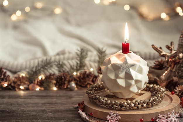 Free photo composition with christmas decorations in the interior.