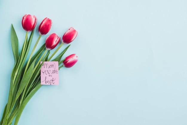 Free photo composition with flowers and cute note for mother's day