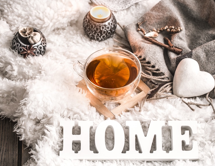 Free Photo composition with wooden letters and a cup of tea