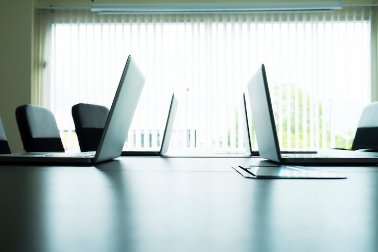 Free Photo computer laptops on table in meeting room.
