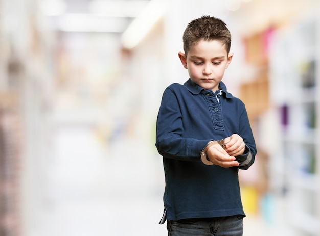 Free photo concentrated child using handcuffs