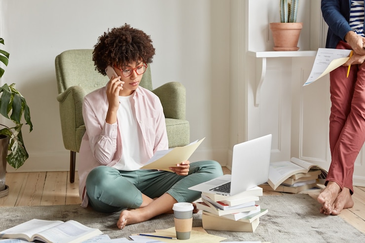 Free Photo concentrated freelancer has phone conversation
