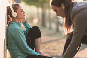 Free photo concentrated girl listening to music