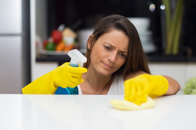 Concentrated housewife polishing table surface