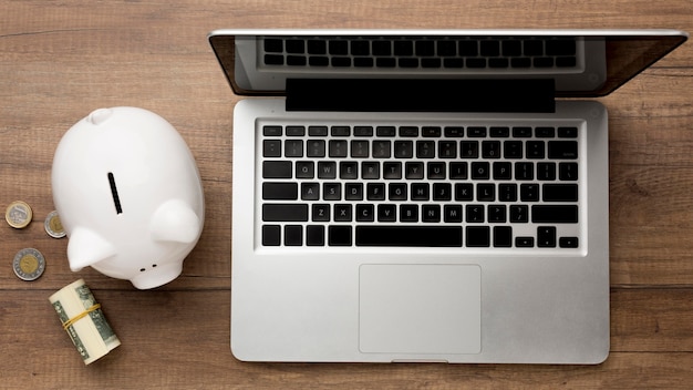 Free photo concept of economy with piggy bank and laptop