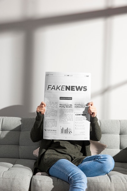 Foto gratuita concetto di fake news