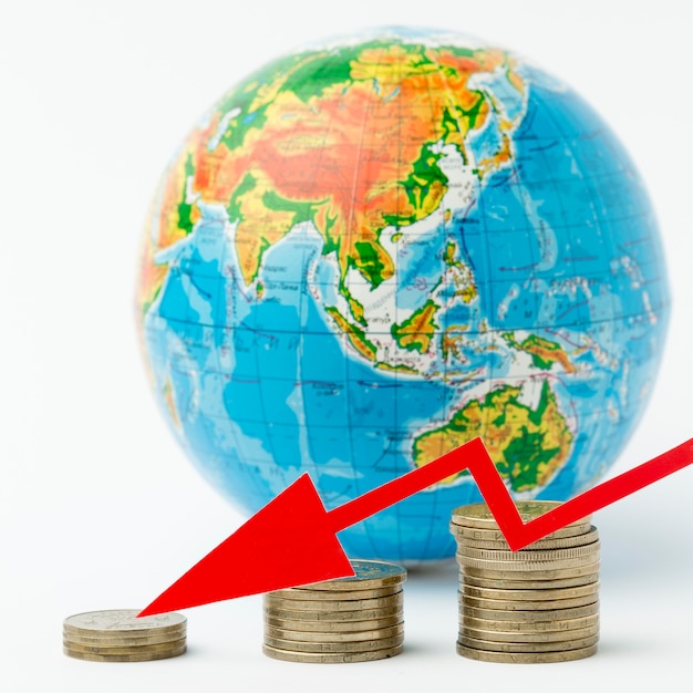 世界経済の概念とコインの山