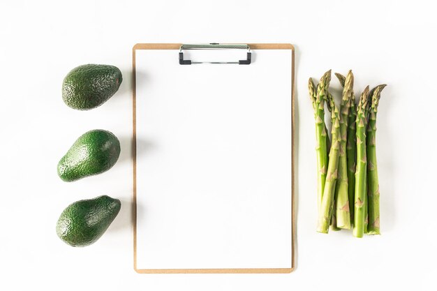 健康食品のコンセプト ビーガン メニュー 緑の野菜 新鮮な緑の製品 トップ ビュー
