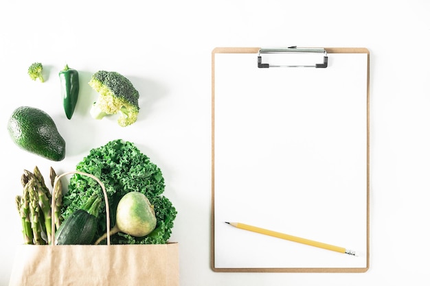 건강 식품의 개념 비건 메뉴 녹색 채소 신선한 녹색 제품 평면도