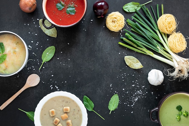 品揃えを食べる健康的なスープの概念