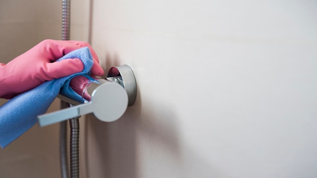 Free photo concept of man cleaning his home