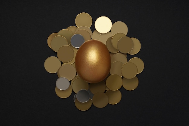 Бесплатное фото Концепция богатства и пенсионных золотых яиц