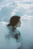 Foto gratuita conceptual scene with people walking through the clouds