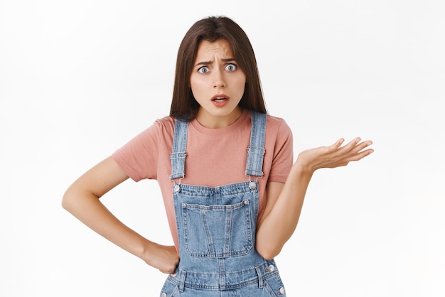 Concerned freakout girl look puzzled and frustrated shrugging raise one hand in dismay demanding answers look insecure and worried complaining having fight with boyfriend white background