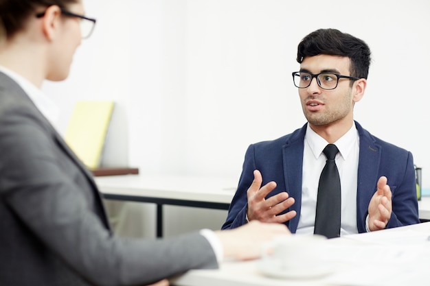 Free photo conducting negotiations in boardroom