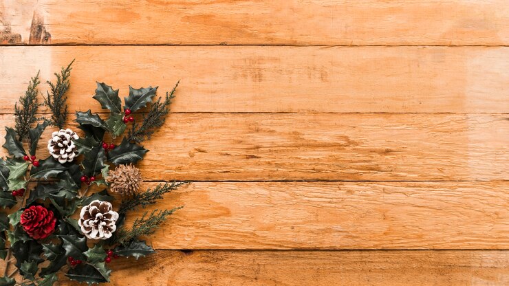 Free Photo cones with green branches on table