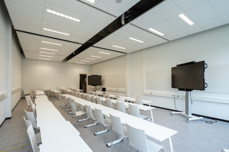 Free Photo conference room with televisions for presentations