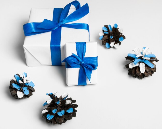 Конфетти и подарки в упаковке счастливой хануки